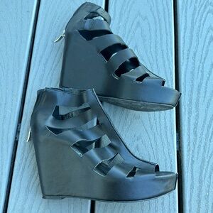 BCBG wedges LIKE NEW- size 7.5